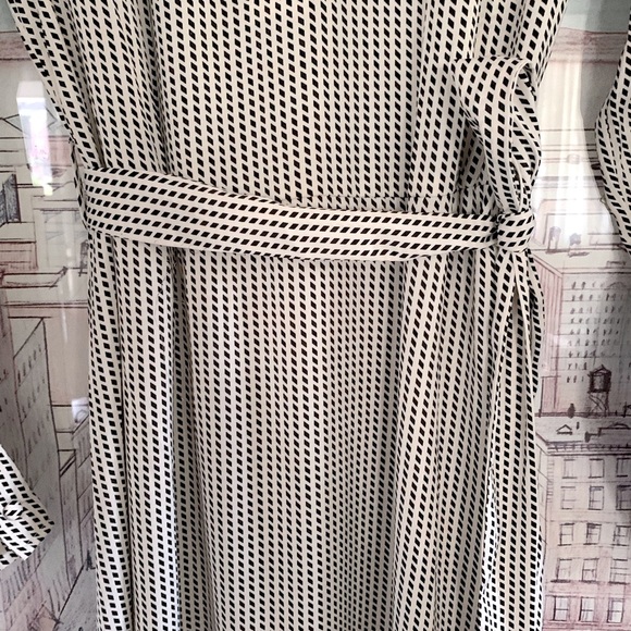 H&M shirt dress in cream and black with v neck, a line midi dress size S - Picture 6 of 9